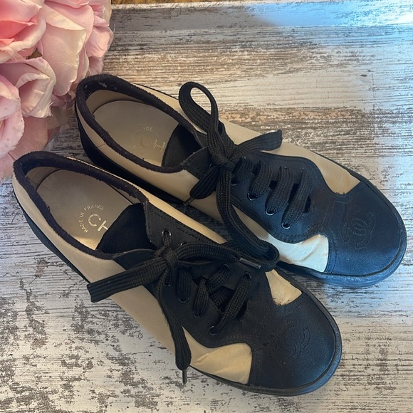 Vintage Chanel Sneakers - Picture 8 of 15